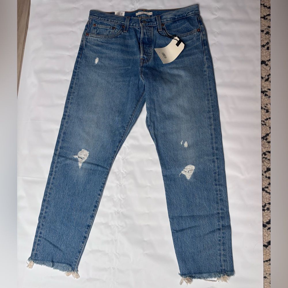 Levi’s Wedgie High Rise Straight Leg Jeans - Distressed Raw Hem - Size 31